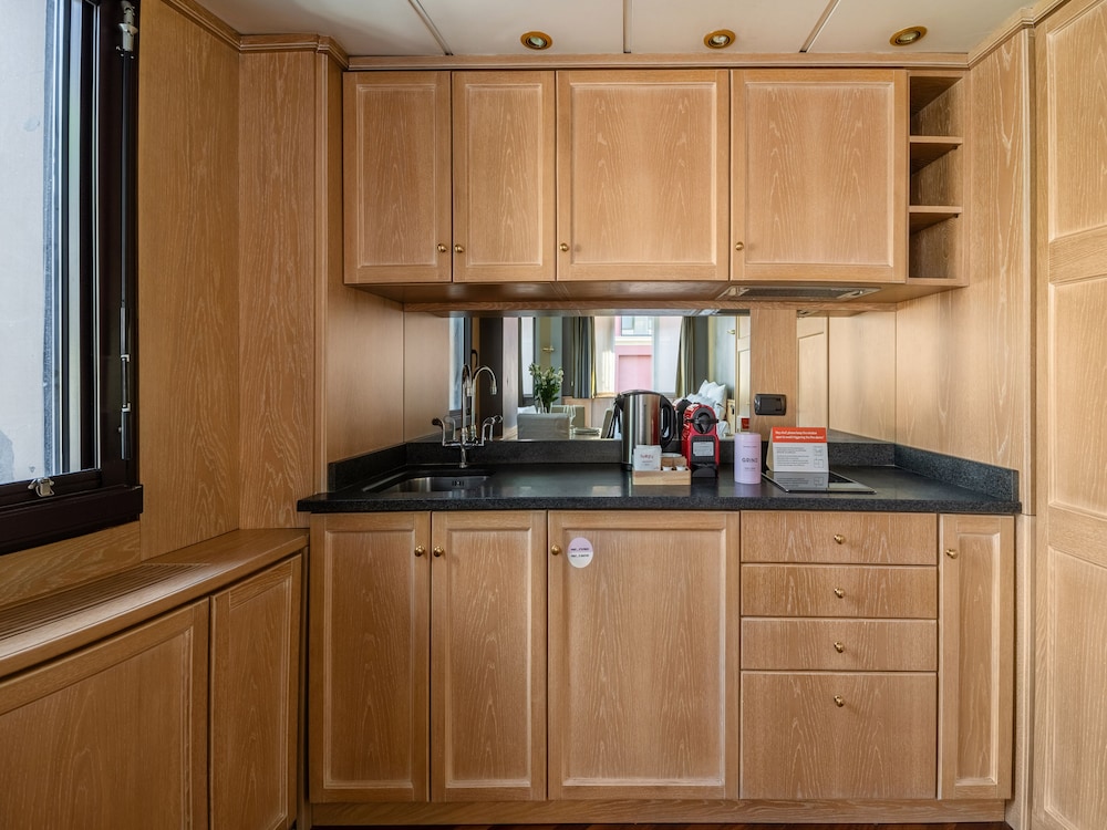 Camperio House Suites