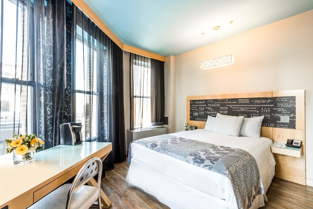 TRYP, QUEEN BED
