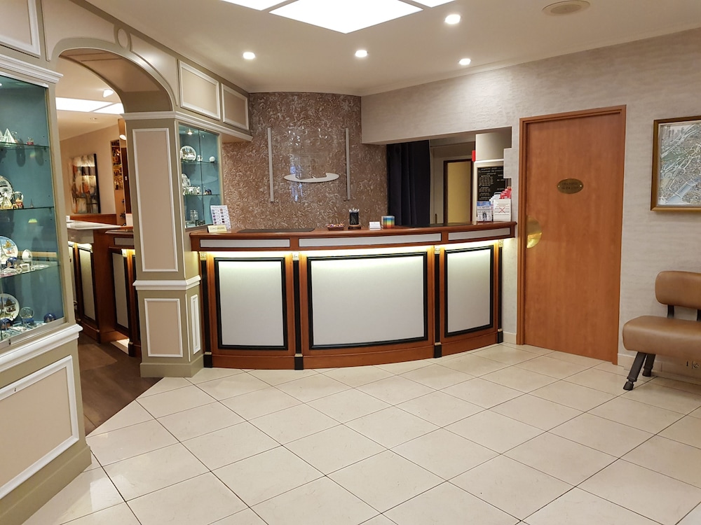 Hotel Champerret Elysees 9/70