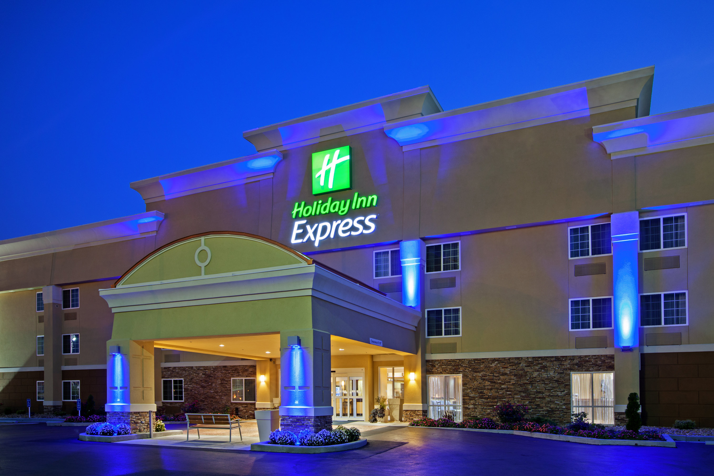 HOLIDAY INN EXPRESS BOWLING GREEN 4/72