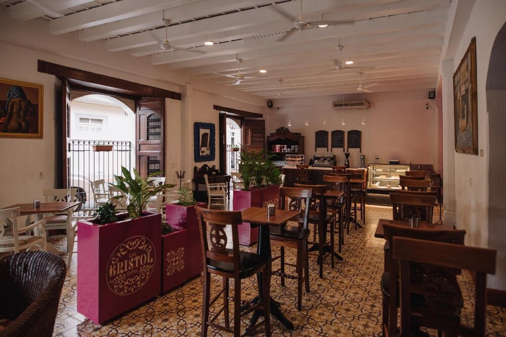 LA GRAN FRANCIA HOTEL AND RESTAURANT 39/48