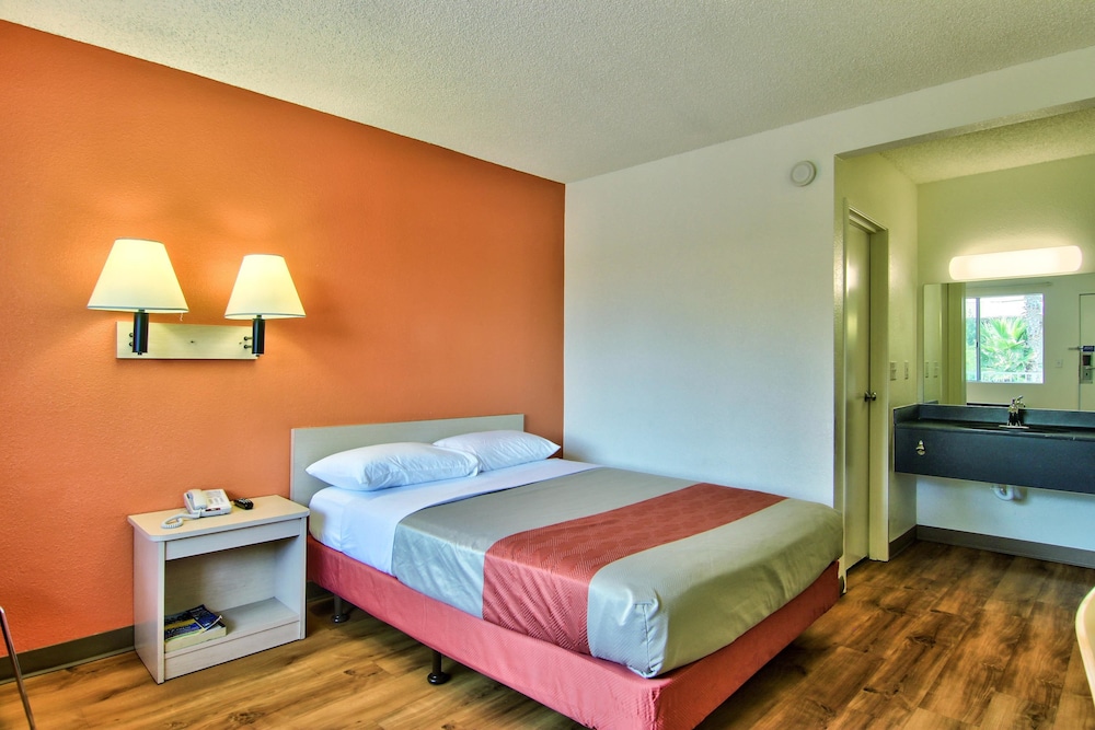 Motel6 West Sacramento, CA 34/60