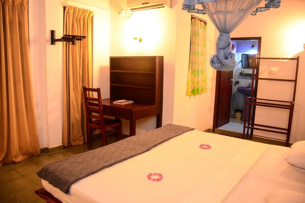 Shanthi Beach Resort 35/48