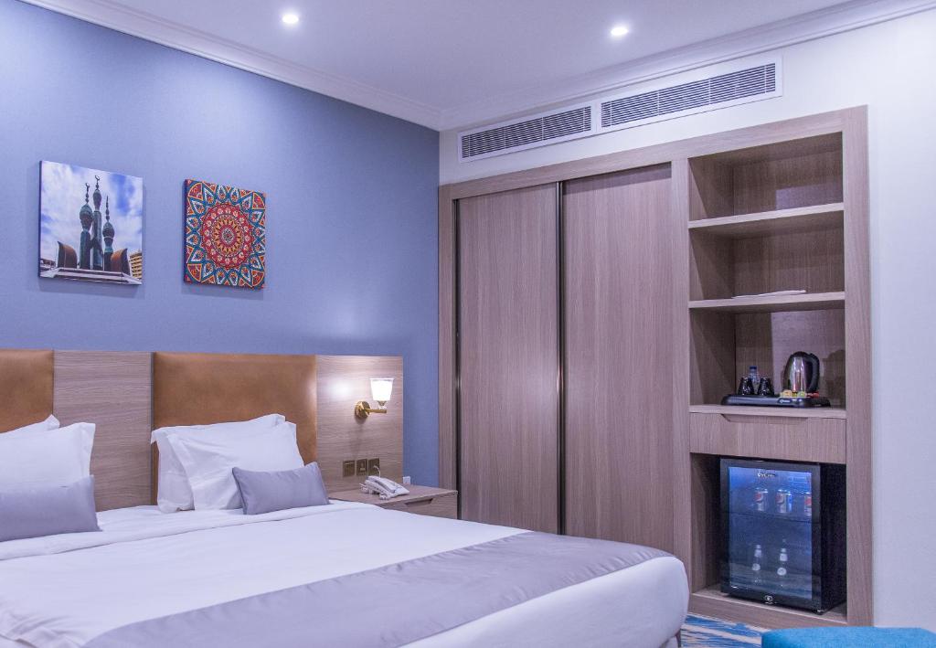Room, King Bed