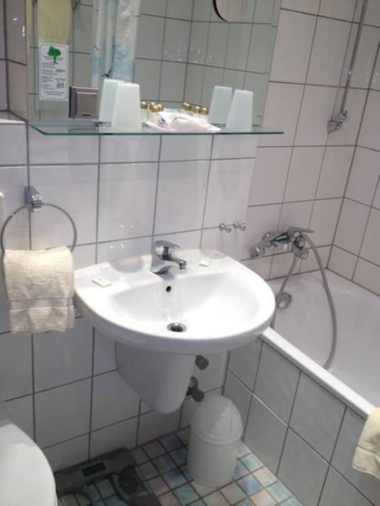 Hotel Schumacher Dusseldorf 32/66