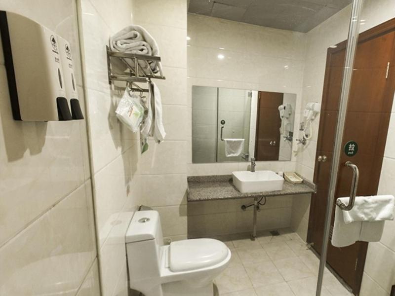 GreenTree Inn Linyi Yishui County Tianshe Huayuan Express Hotel 60/62