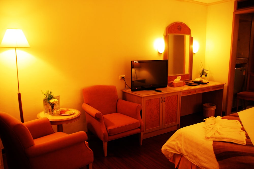 Grand Tower Inn Rama VI 63/70