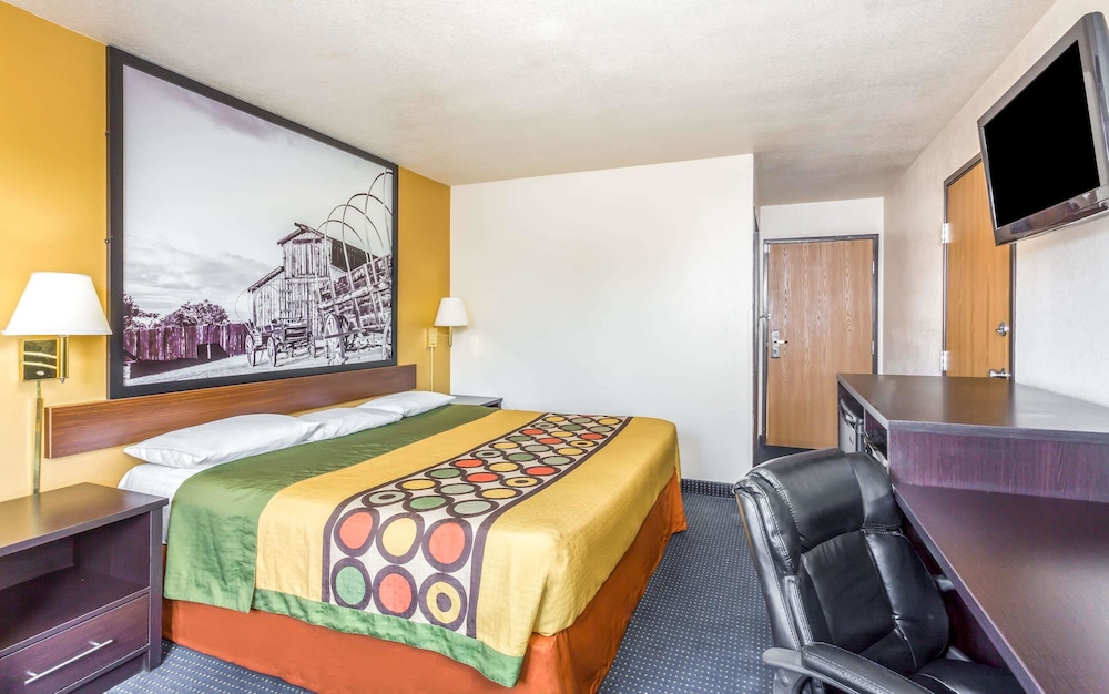Super 8 By Wyndham Phoenix/Mesa/Gilbert Road 8/26