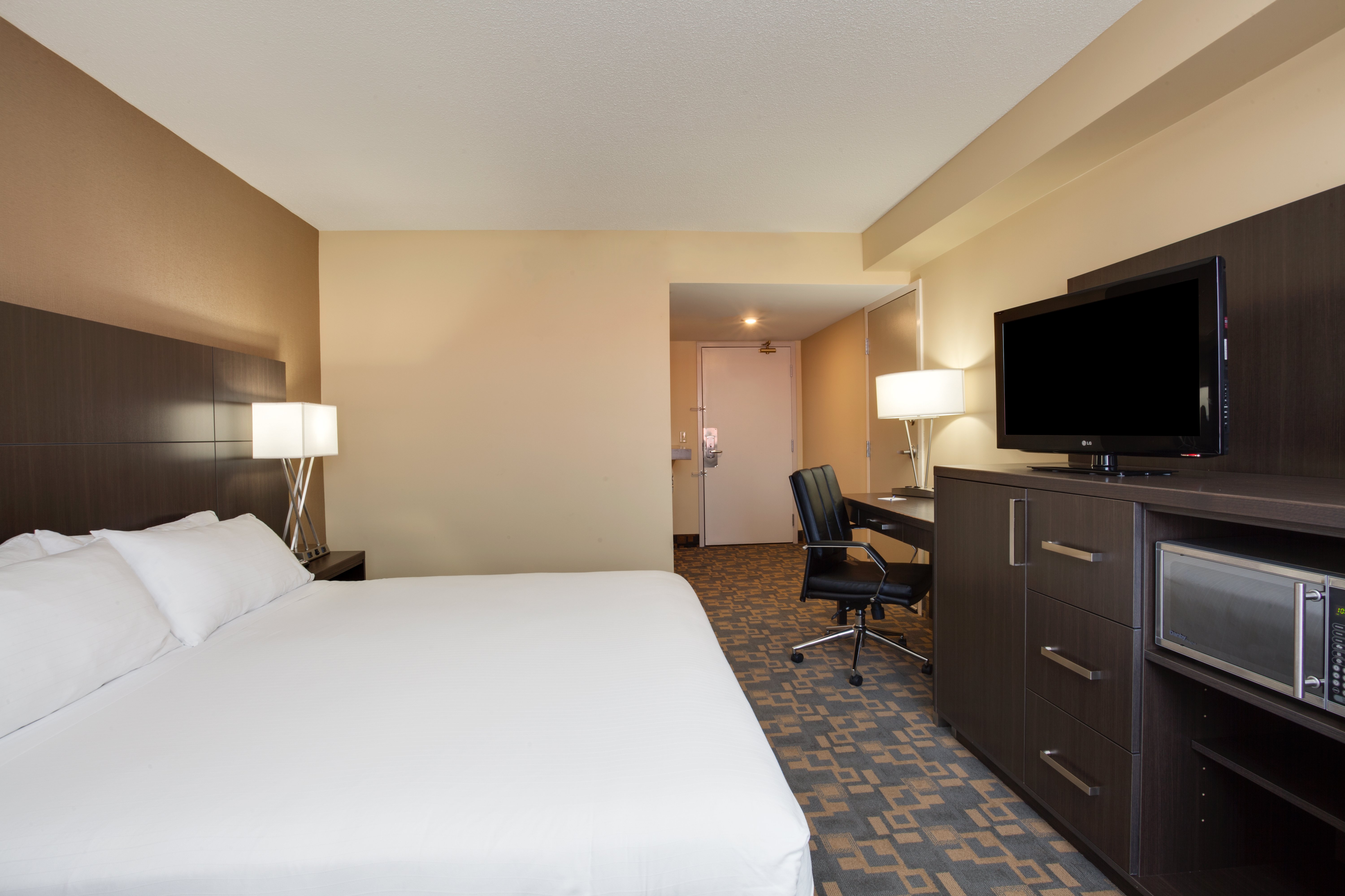 Holiday Inn Express Suites Fredericton 23/76