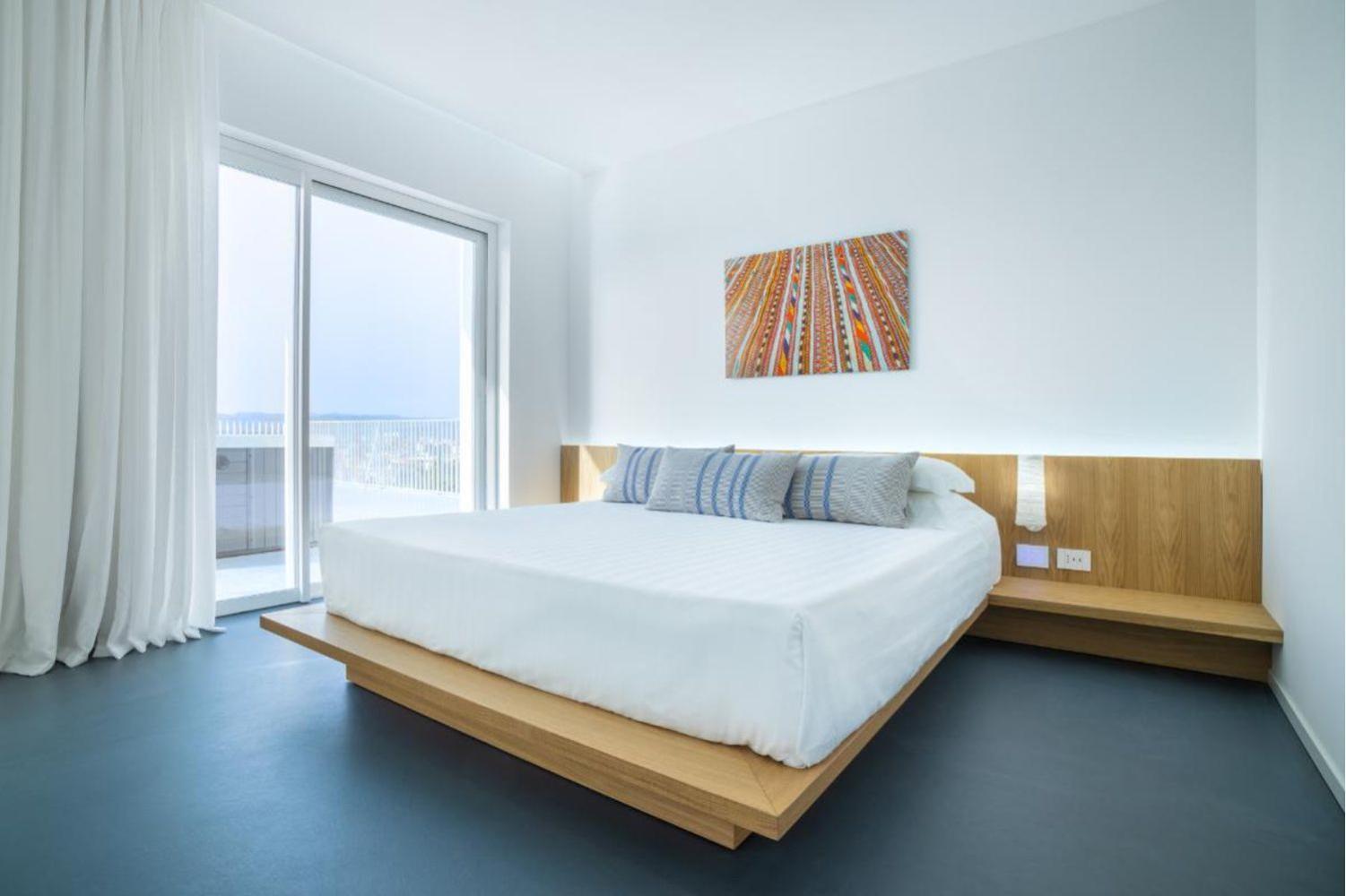 Executive, Suite