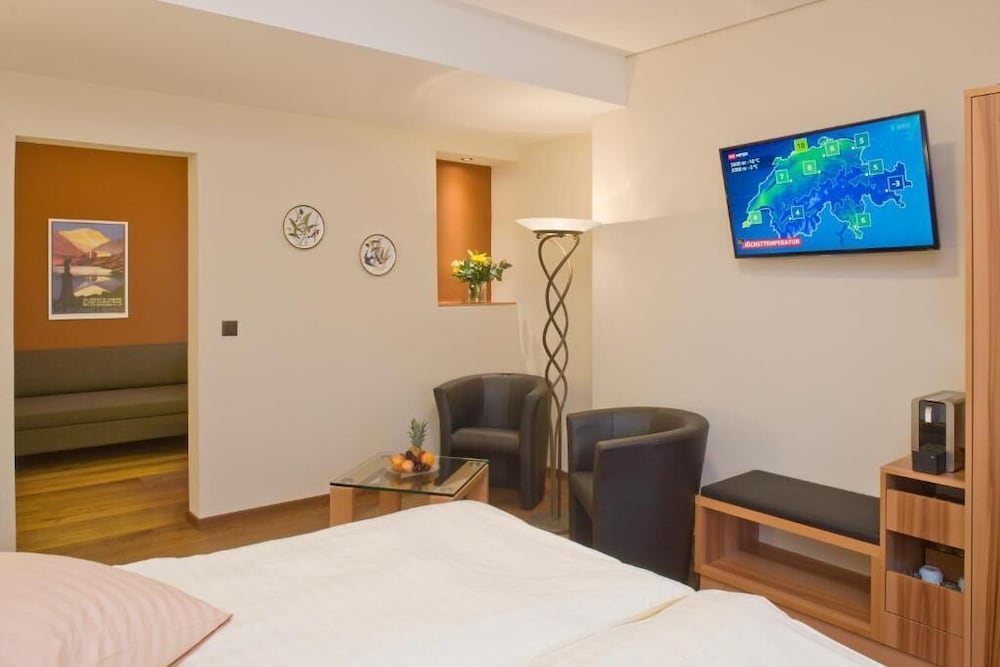 Hotel Ambassador 24/62