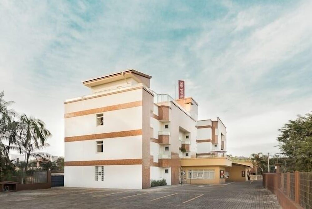 Dois H Hotel 4/25