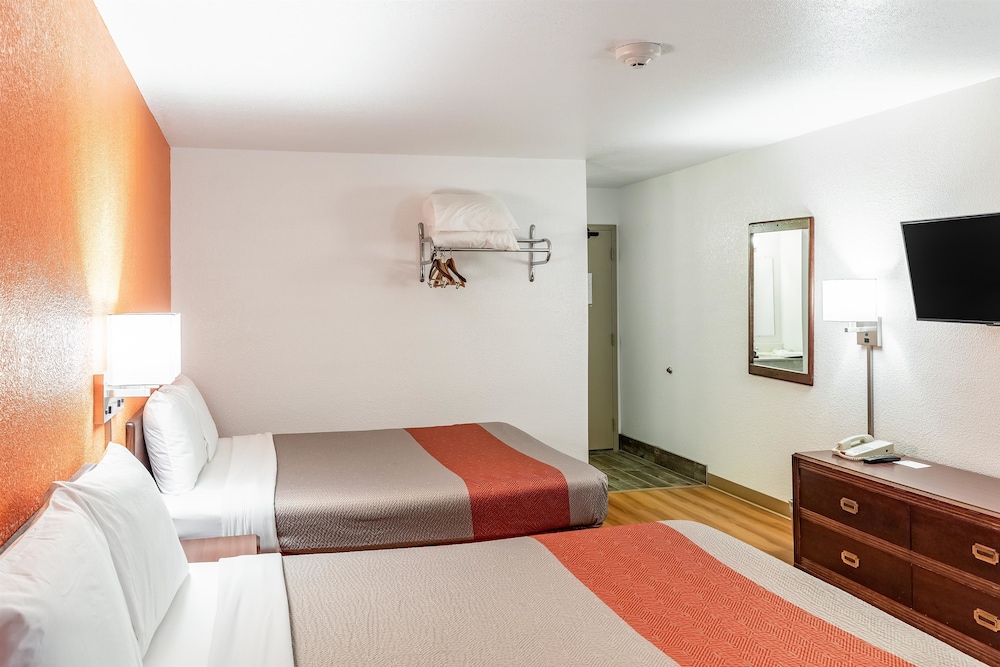 Motel6 Fond Du Lac, WI 21/52