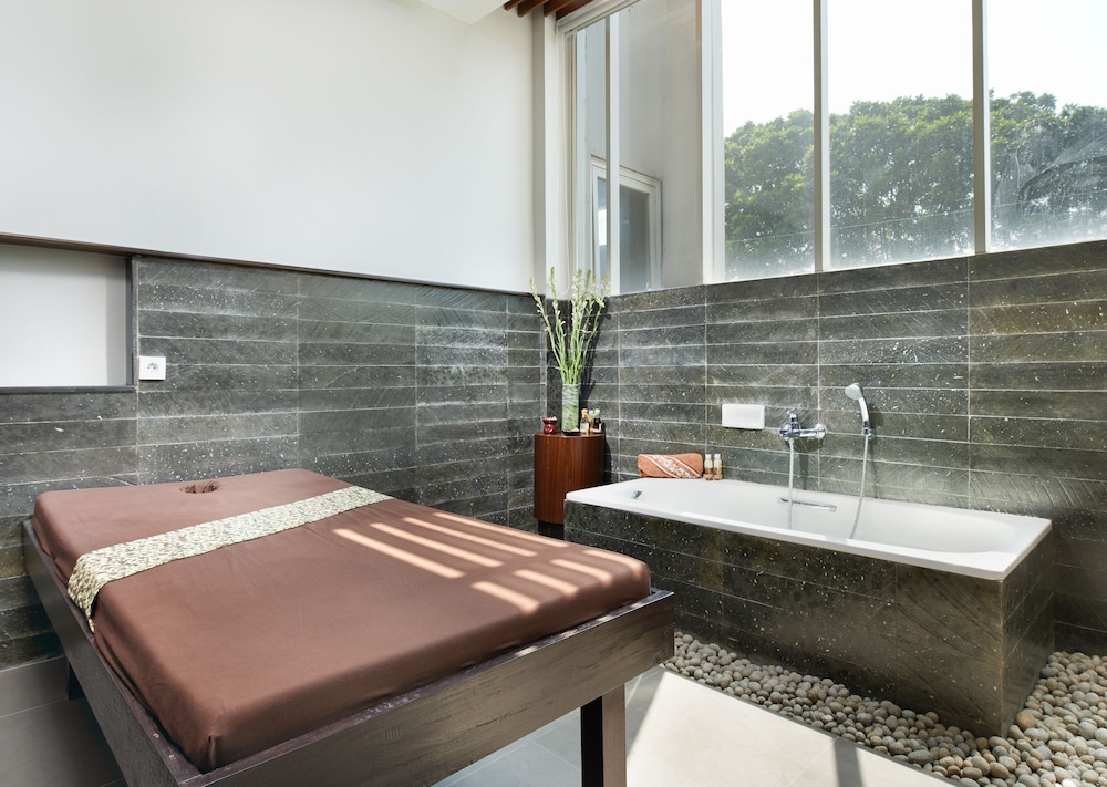 Grand Cakra Hotel 10/52