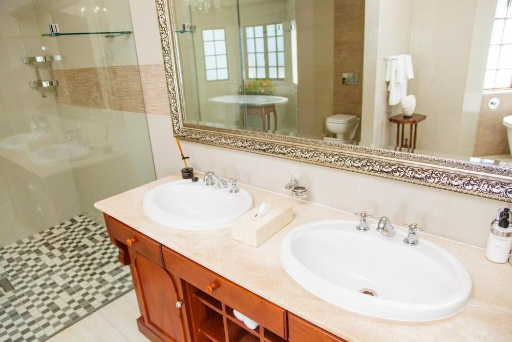 Ivory Manor Boutique Hotel 46/50