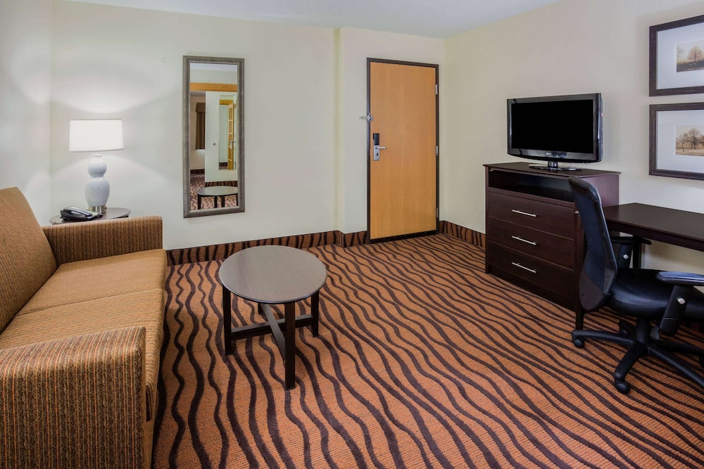 AmericInn by Wyndham Mora 29/31