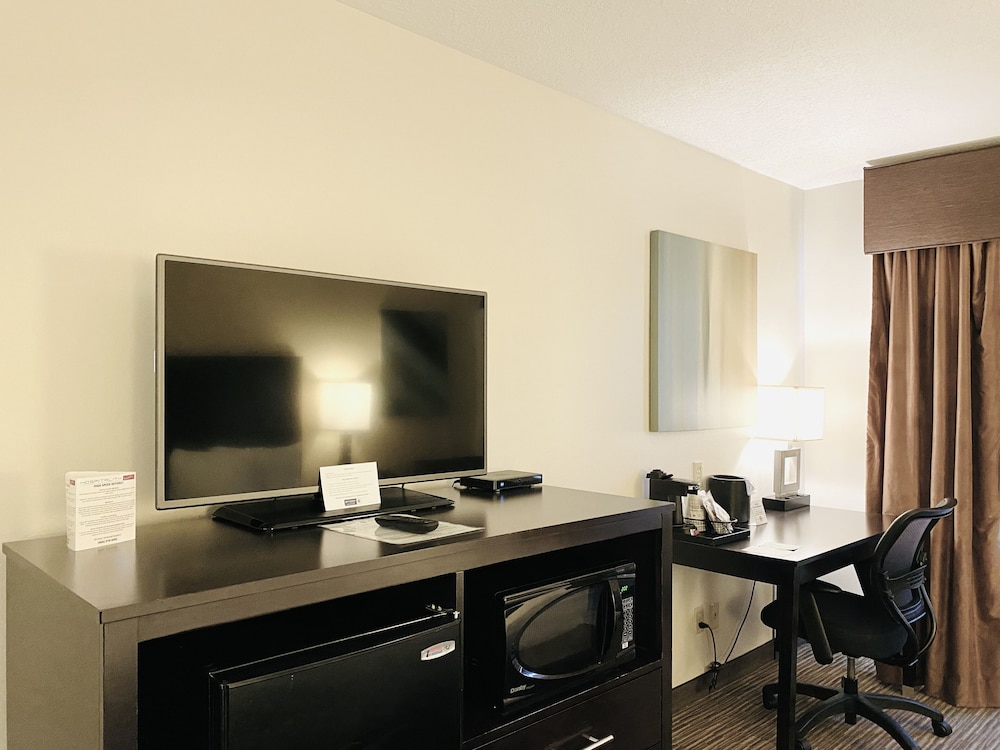 Best Western Plus The Four Corners Inn 56/69
