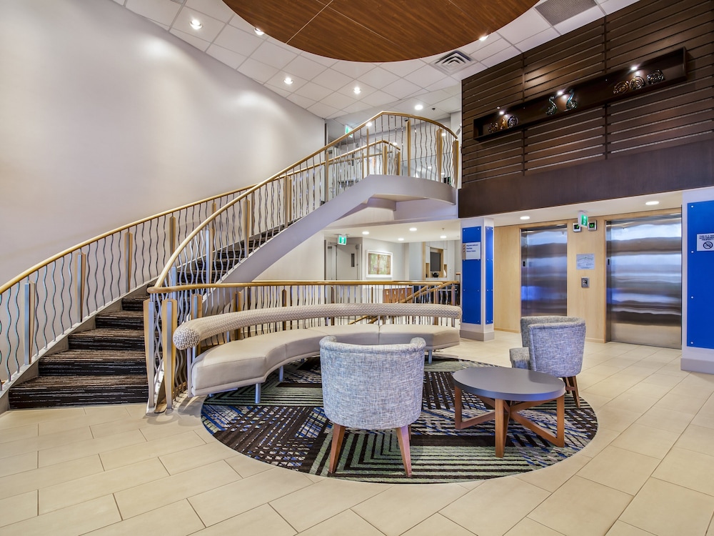 Holiday Inn Express Suites Langley 39/73