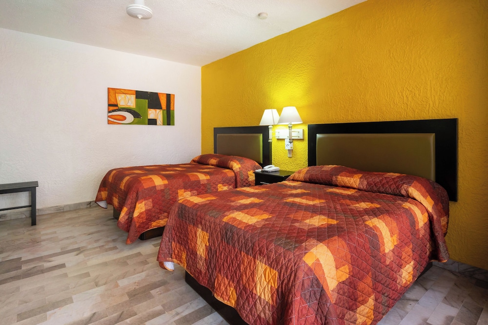 Azteca Inn Hotel 25/62