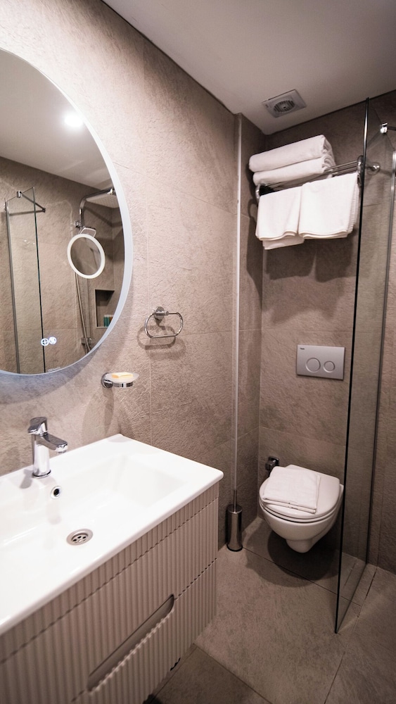 غرفة كلاسيكية ثلاثية مع أريكة، Hotel Katina 10/10