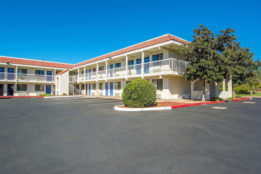 Motel6 Redding, CA - South 30/36