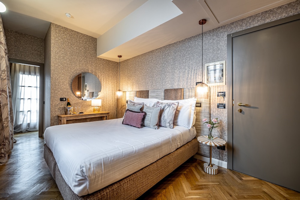 Classic, Twin Beds, Partial Duomo View, Balcony
