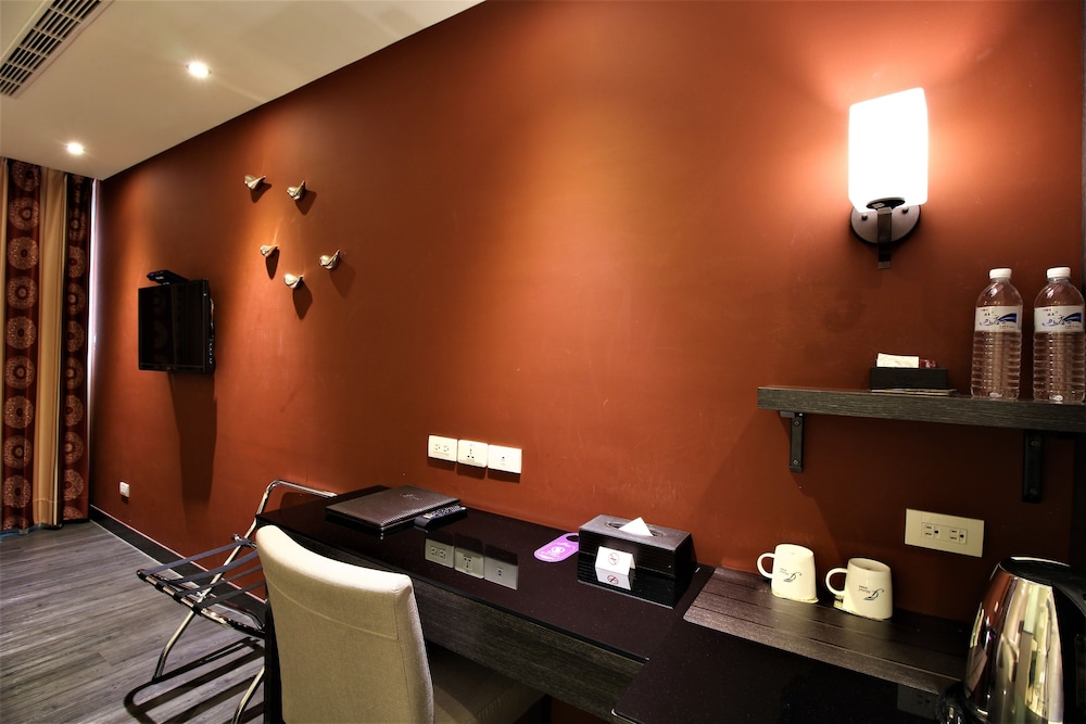 J Hotel 7/60