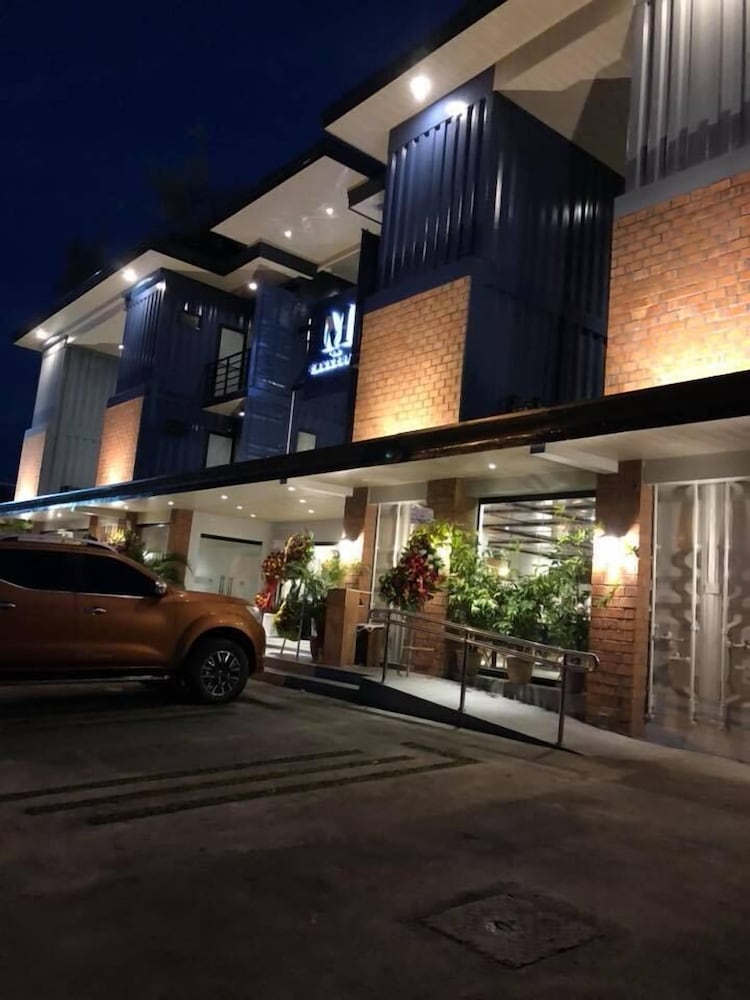 The Madeline Boutique Hotel & Suites 4/28
