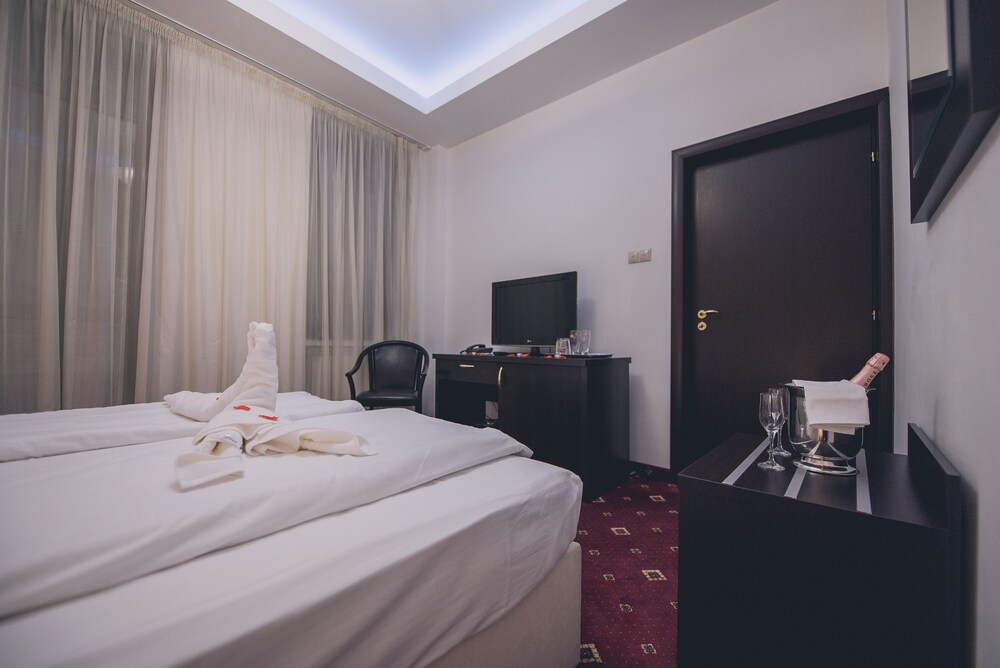 HOTEL BULEVARD PREDEAL 12/56