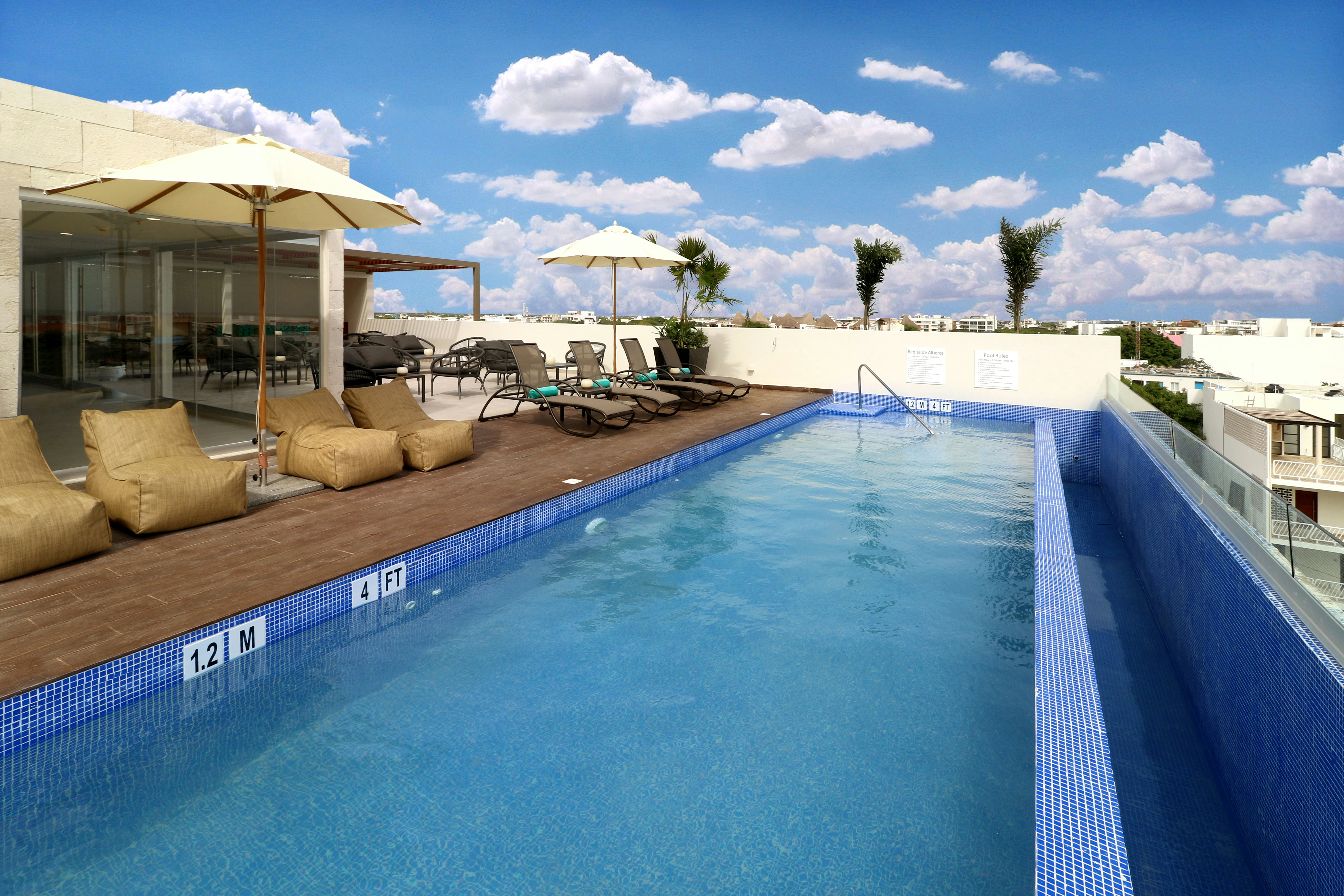 Holiday Inn Express And Suites Playa Del Carmen 73/74