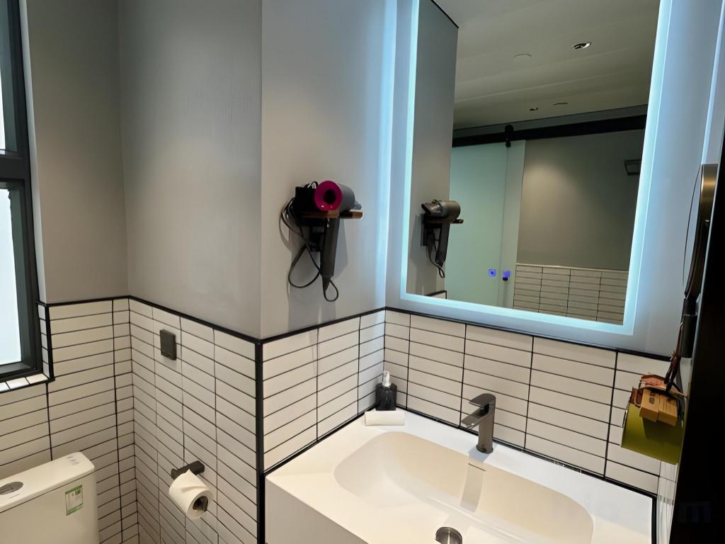Loft, Double and Twin Beds, Harbour Bay Hotel 7/8