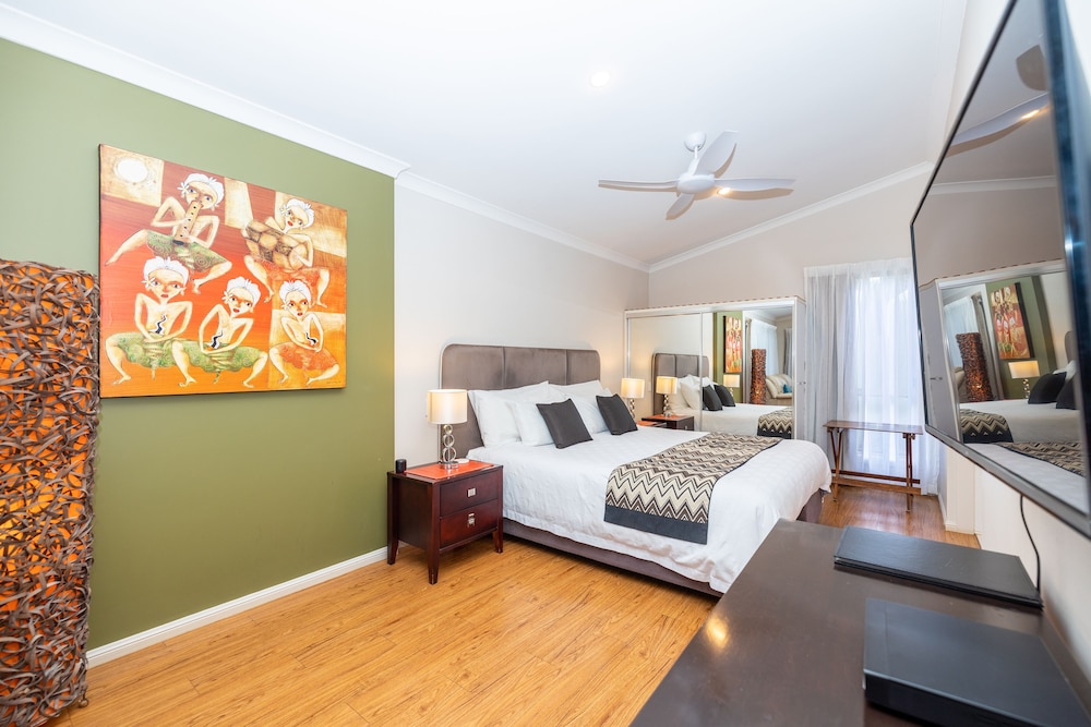 Camelot Boutique Accommodations 8/54