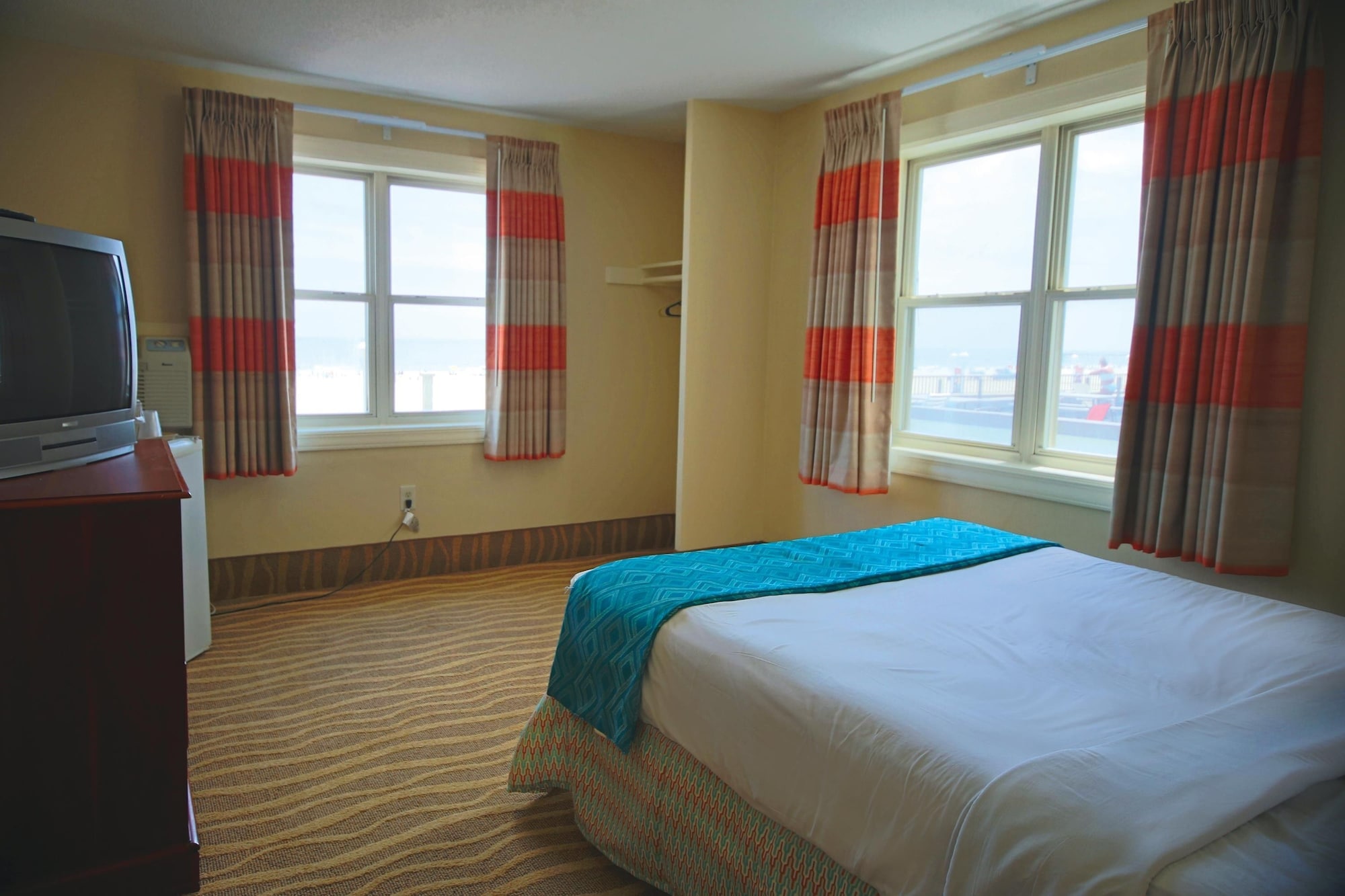 Room, King Bed, Ocean Front