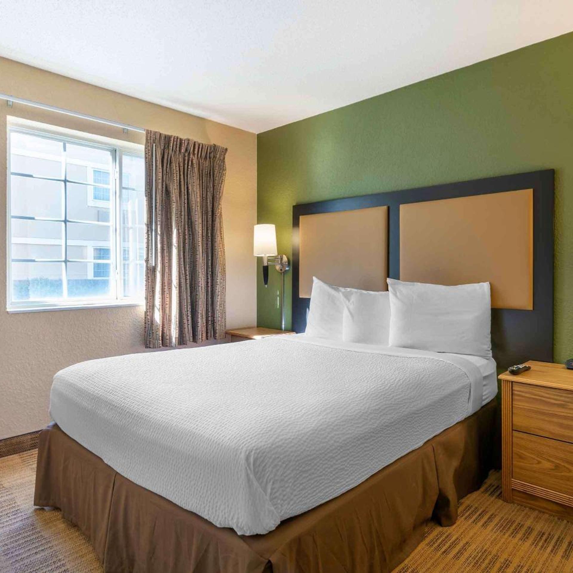 1 Bedroom, Suite, Queen Bed