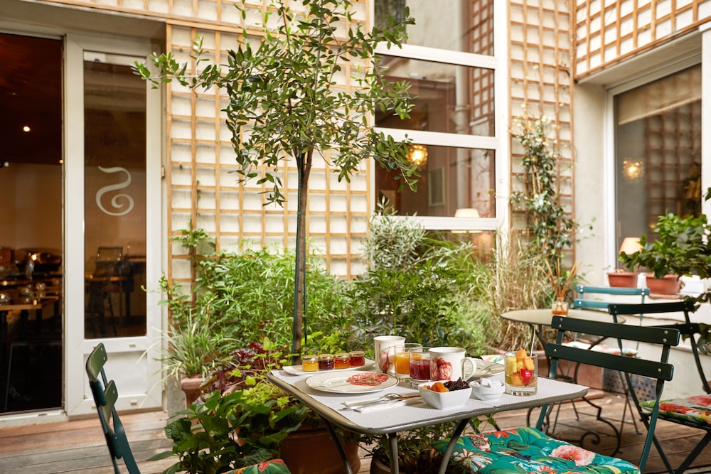 Hotel De Sevres 39/45