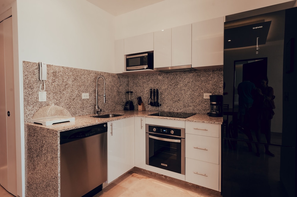 Antera Hotel and Residences 52/66