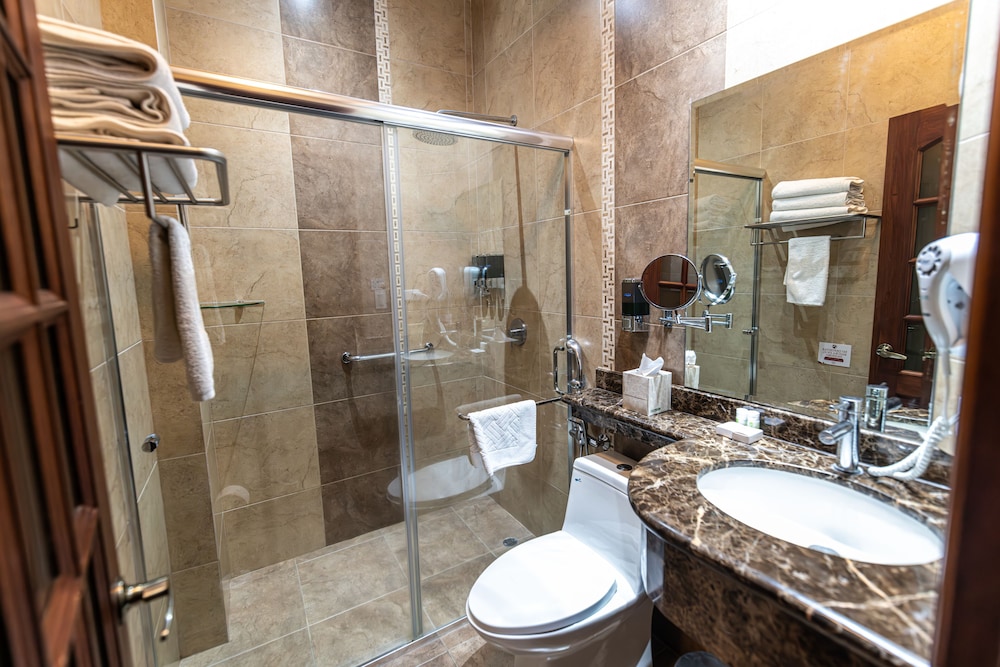 Plaza, King Bed، Sangay Spa Hotel 9/10