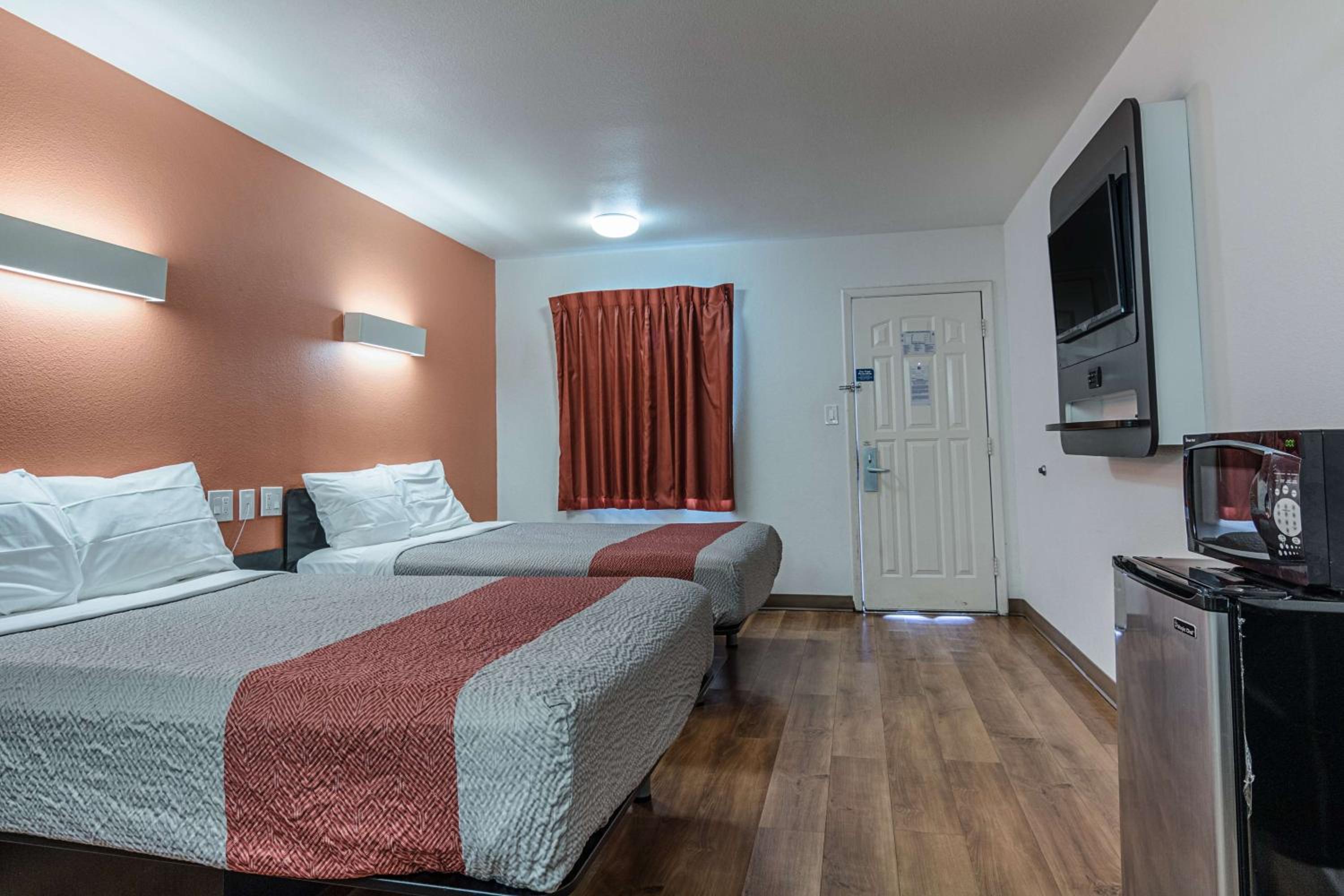 غرفة اقتصادية رباعية للمدخنين، Motel6 Texarkana, AR 2/10