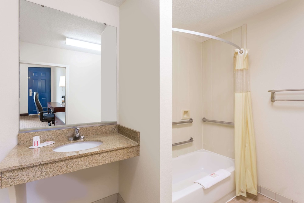 Days Inn by Wyndham Reidsville 5/19