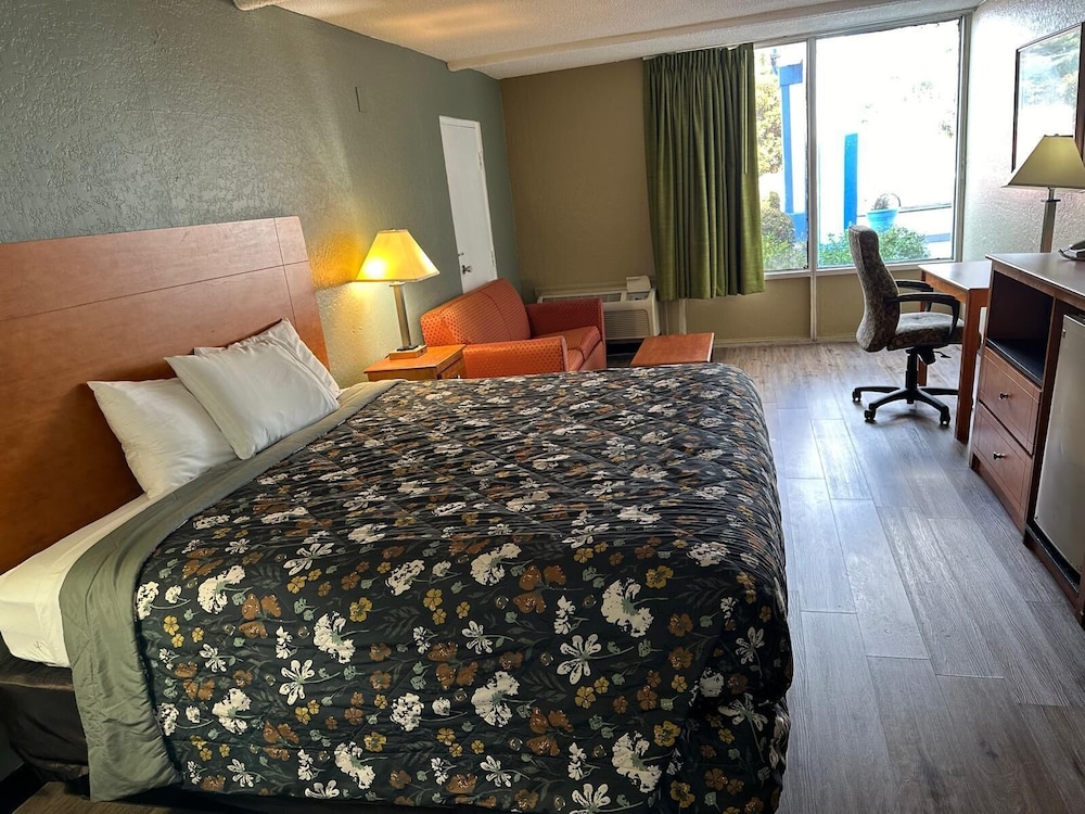 Rodeway Inn Stone Mountain 21/64