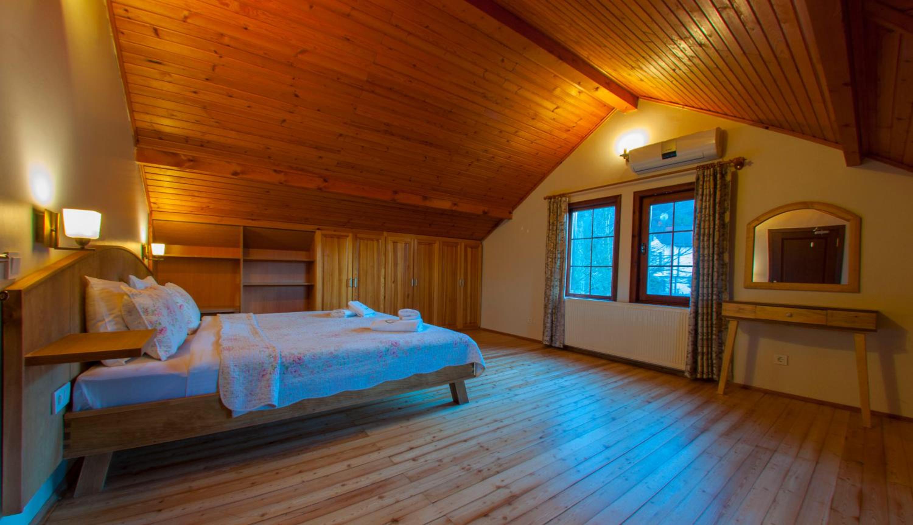 4 Bedrooms, Country, Villa