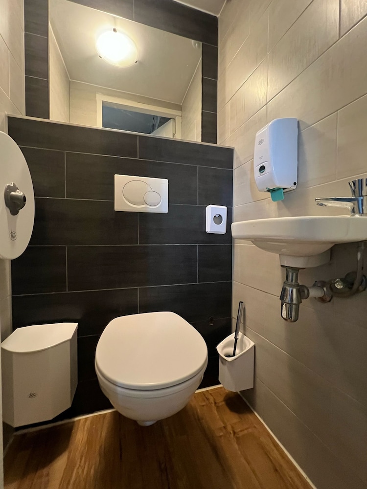 Amigo Budget Hotel 47/50