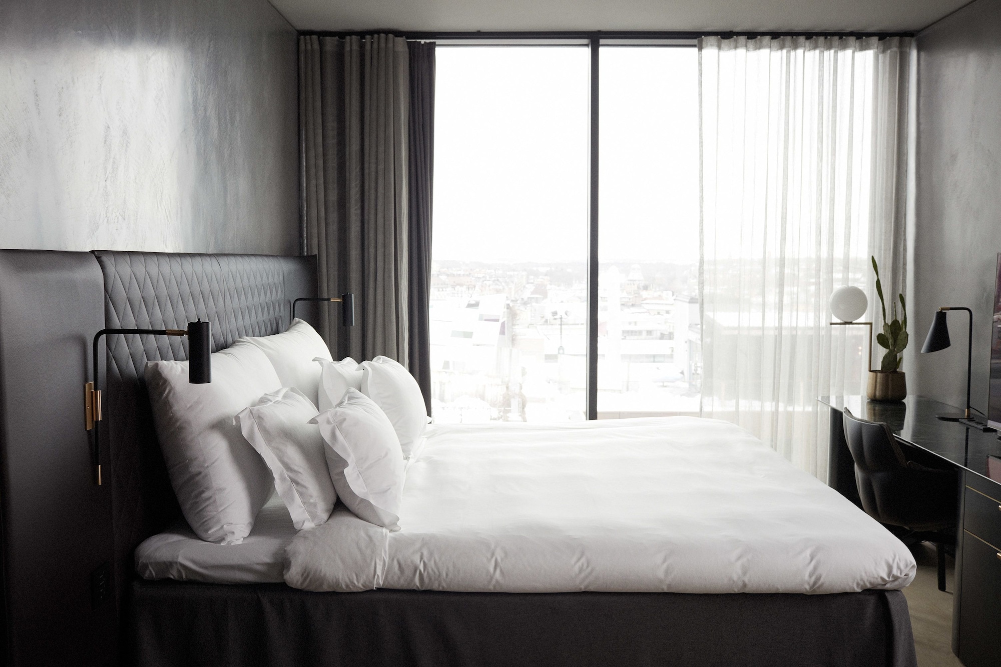 PRESIDENTIAL, SUITE