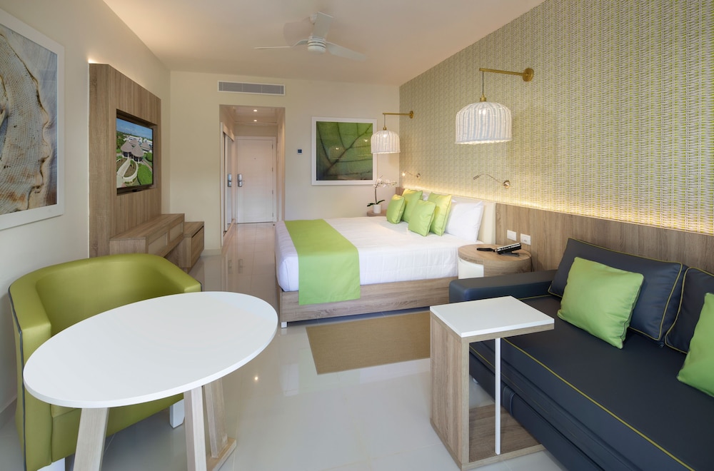 Grand Sirenis Punta Cana Resort 33/79