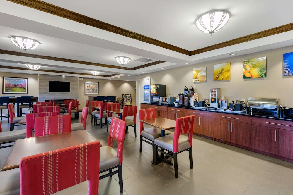 Comfort Inn & Suites Cordele GA 24/31