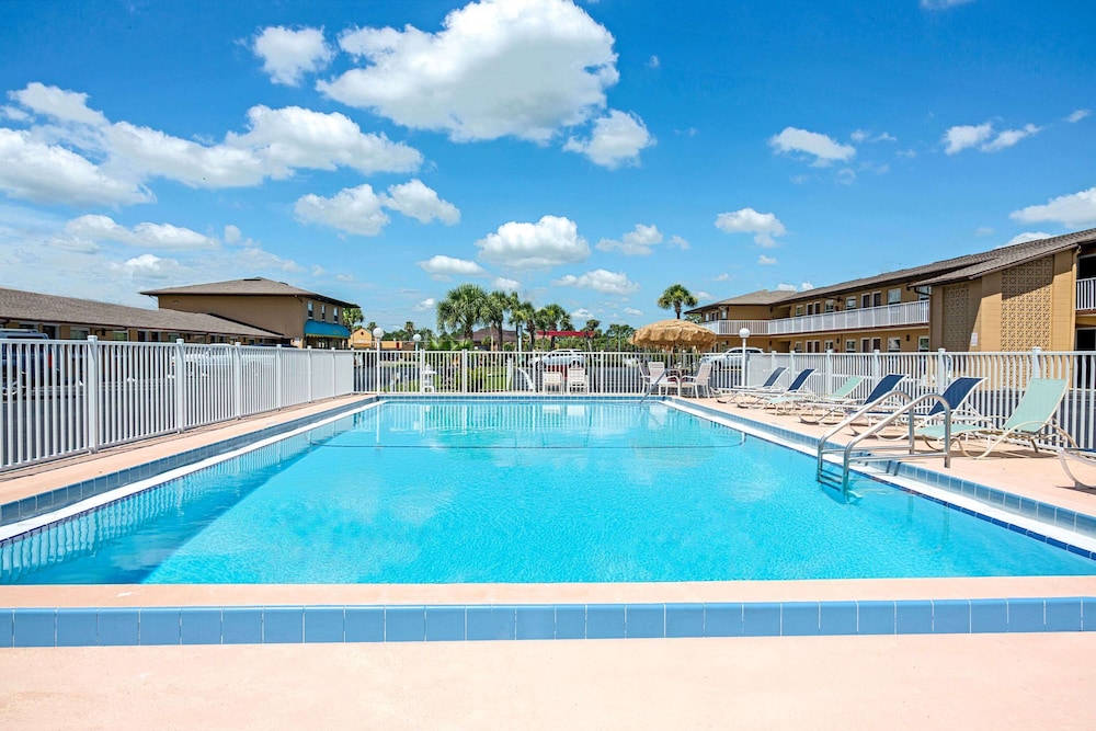 Knights Inn Kissimmee 18/19