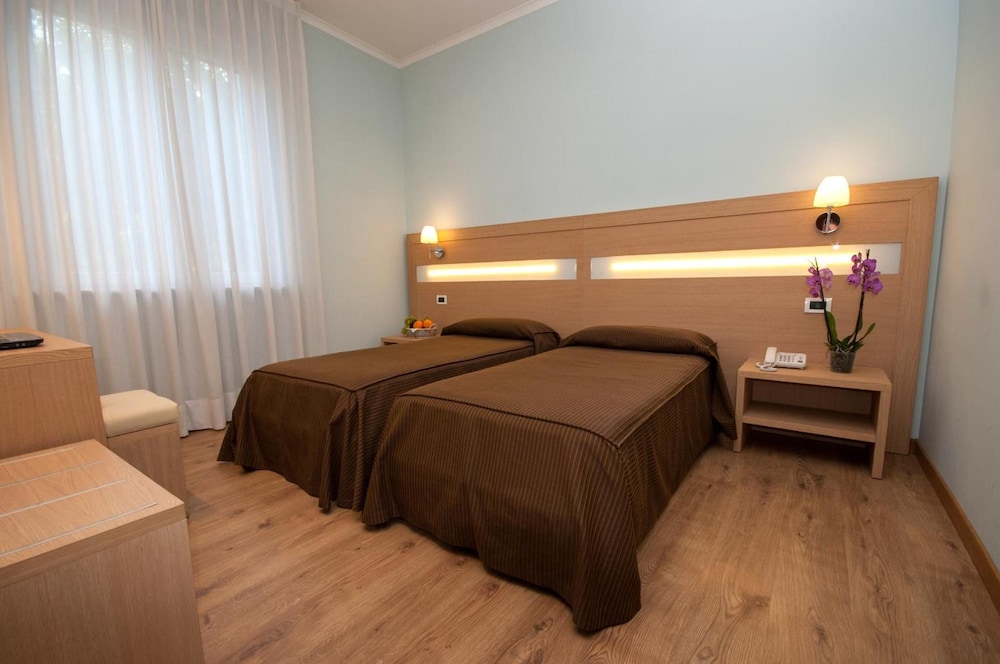 Hotel La Pergola 36/48