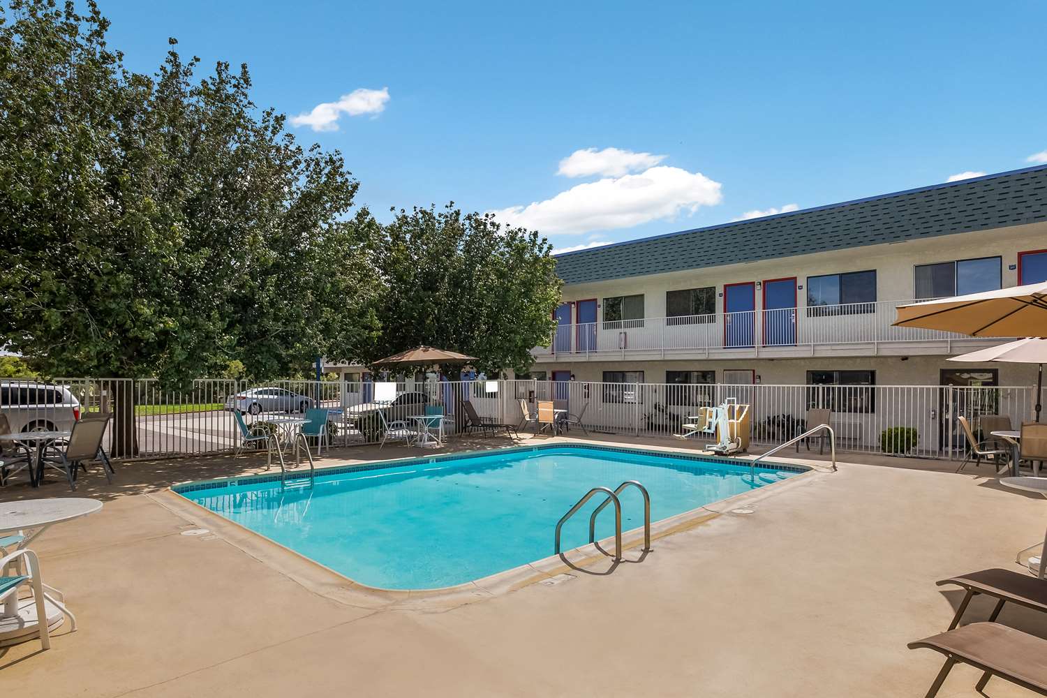 Knights Inn Sierra Vista East Fry 37/40