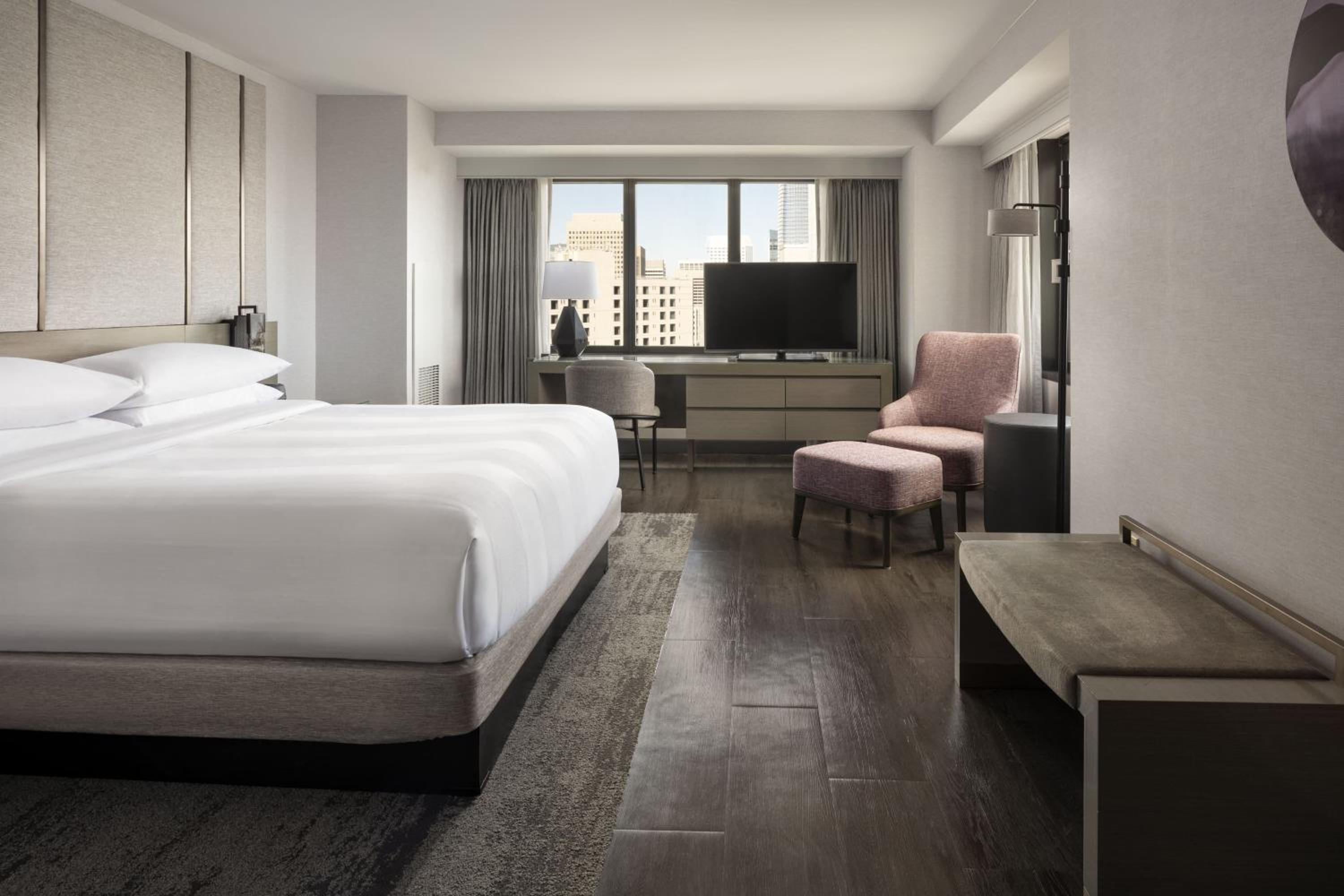 3 Bay, Hospitality, Suite, King Bed, City View