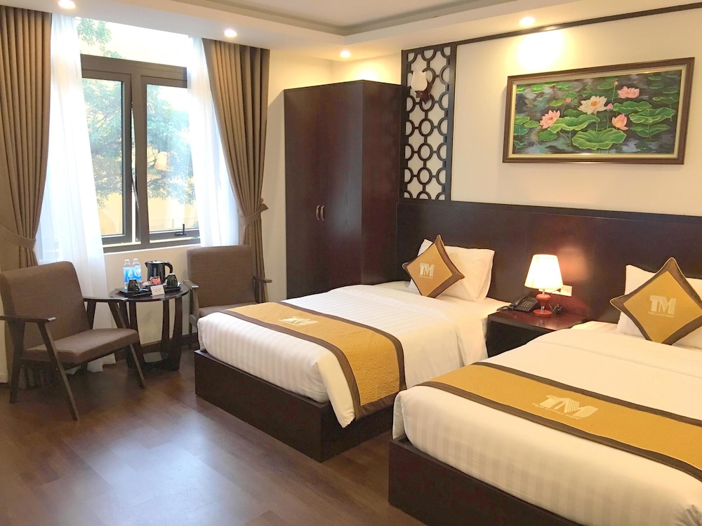 DELUXE, TWIN BEDS, CITY VIEW